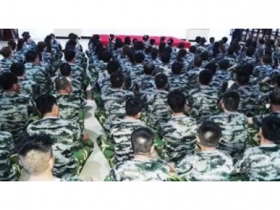 某集团2015年度新员工集体拓展培训活动